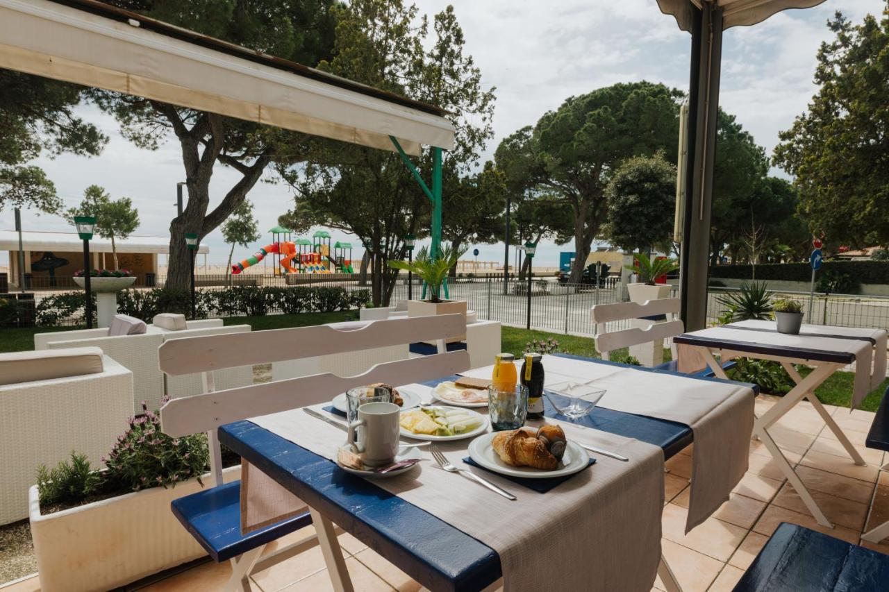 Hotel Villa Franca Lignano Sabbiadoro Exterior photo