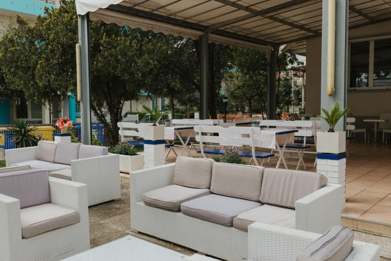 Hotel Villa Franca Lignano Sabbiadoro Exterior photo