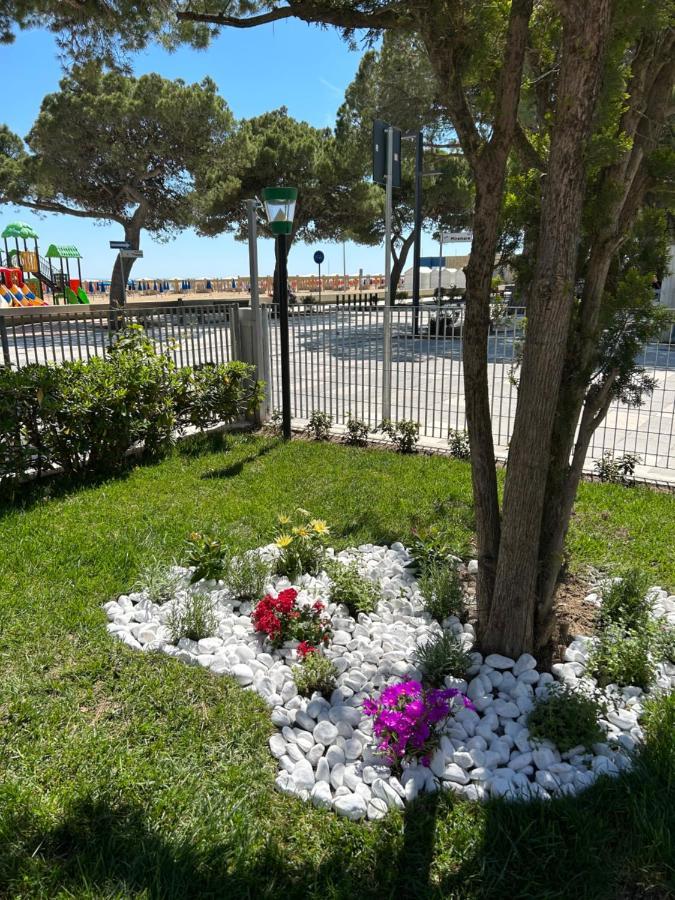Hotel Villa Franca Lignano Sabbiadoro Exterior photo