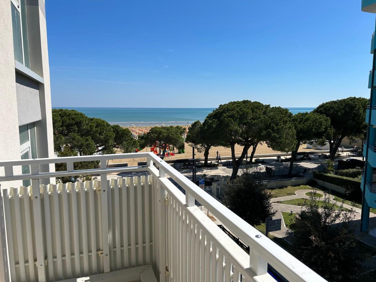 Hotel Villa Franca Lignano Sabbiadoro Exterior photo